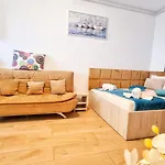Apartman Mandala Studiouri *